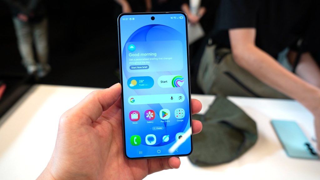Galaxy S26 series now official; lots of software magic 4
