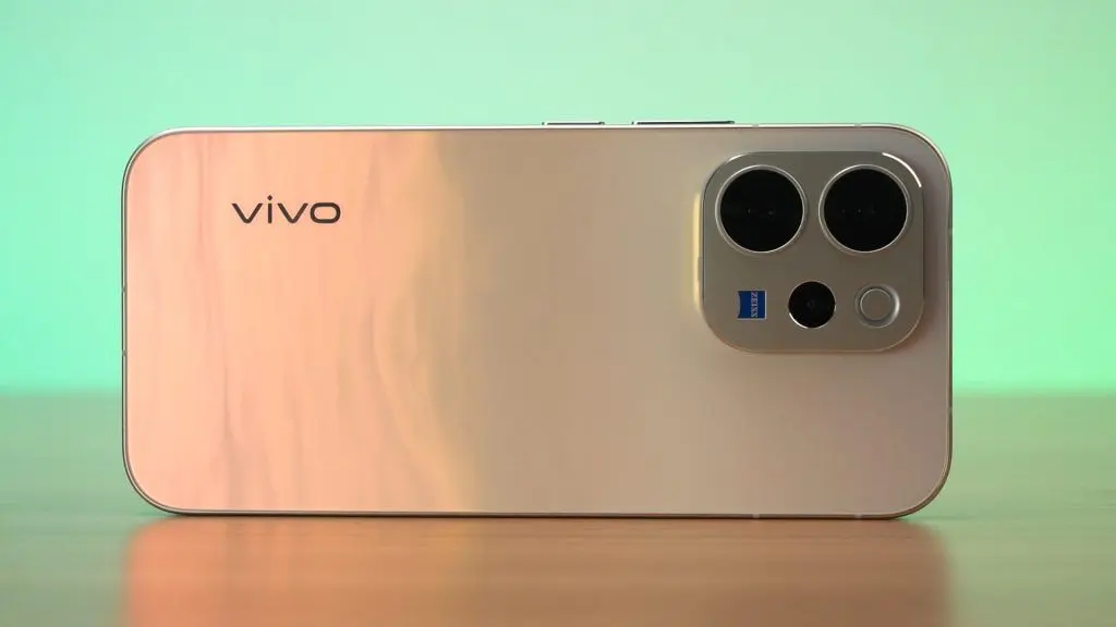 vivo V70 review - all new design 23