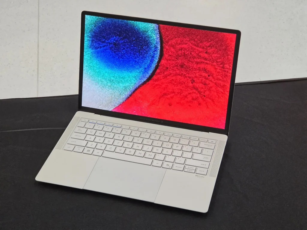 ASUS ExpertBook Ultra officially revealed; 0.99kg AI business flagship starts from RM7,999 2