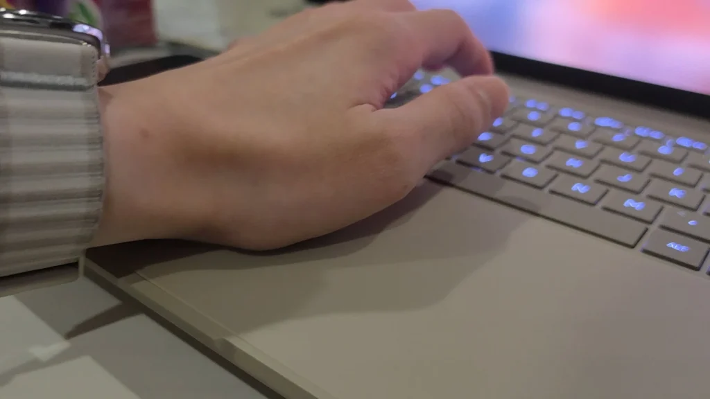 ASUS Zenbook A16 UX3607O (Snapdragon X2 Elite) review - supremely lightweight 16-inch laptop 24