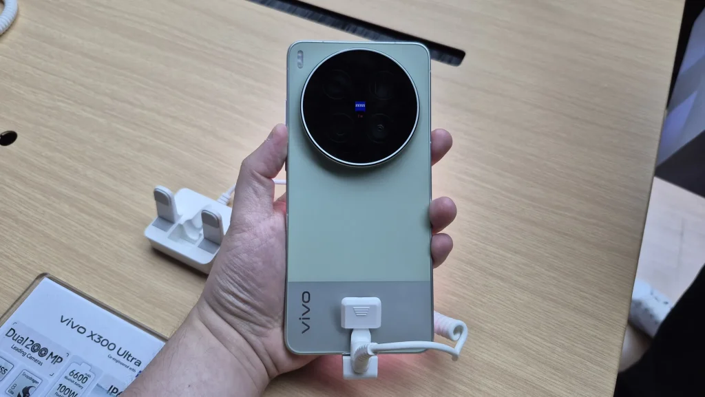 vivo X300 Ultra and X300 FE rolled for Malaysia; Premium mobile photography catered to 2 different segments 1