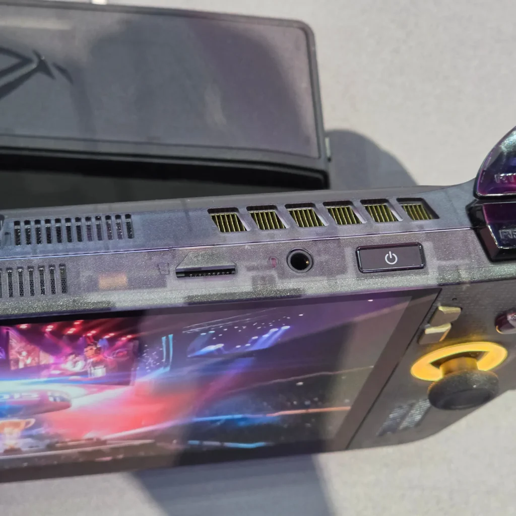 ROG Ally X20 hands-on - actually improved grips 6