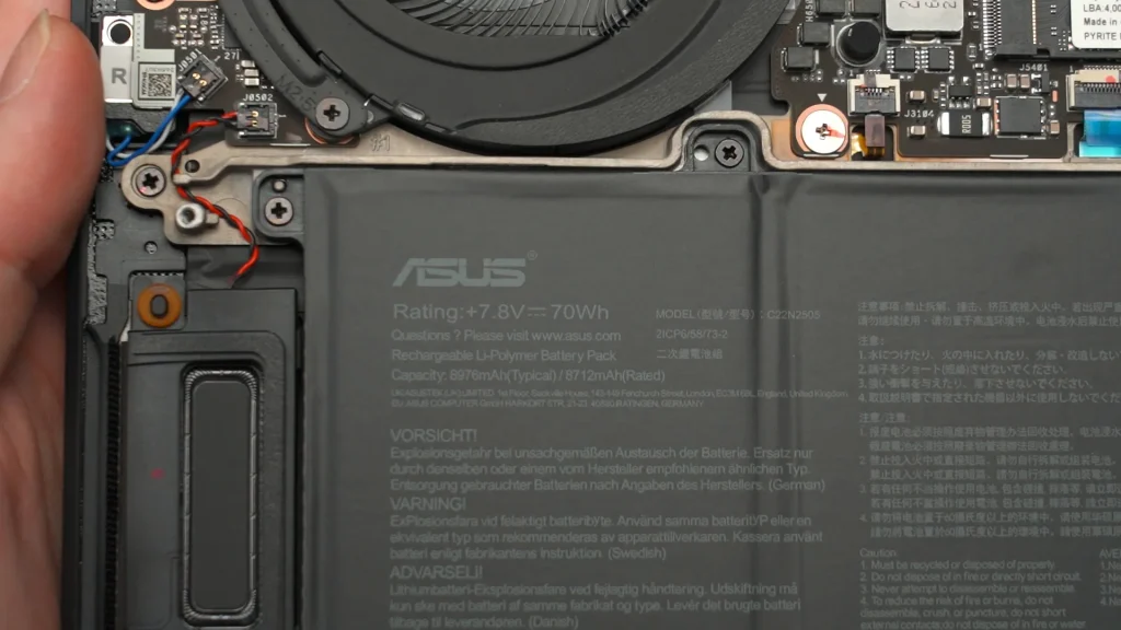 ASUS ExpertBook Ultra B9406CAA review - lightweight and actually super powerful 23