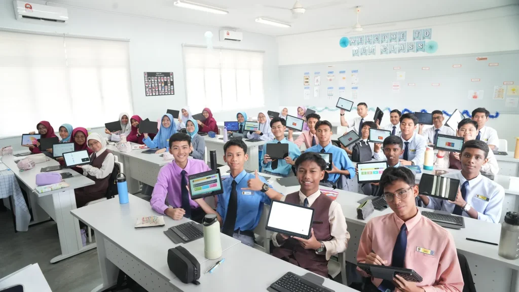 Samsung takes AI learning from devices to complete classrooms in Malaysia 1