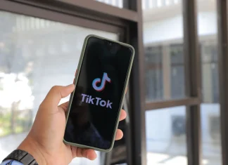 a person holding a cellphone