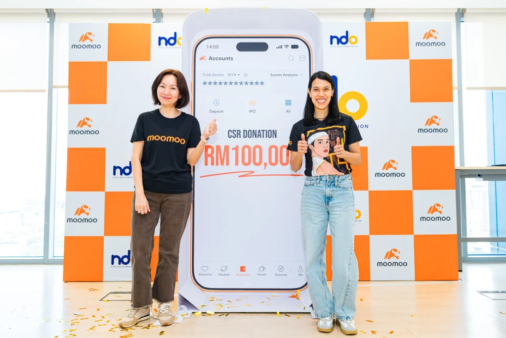 Moomoo Malaysia celebrates 2 million downloads with RM100,000 pledge to Nicol David Organisation to empower underserved youth 1