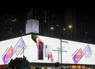 Samsung lits up gigantic display at CuBig @ KLCC Junction for its new Galaxy Z series foldables launch