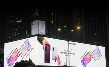 Samsung lits up gigantic display at CuBig @ KLCC Junction for its new Galaxy Z series foldables launch