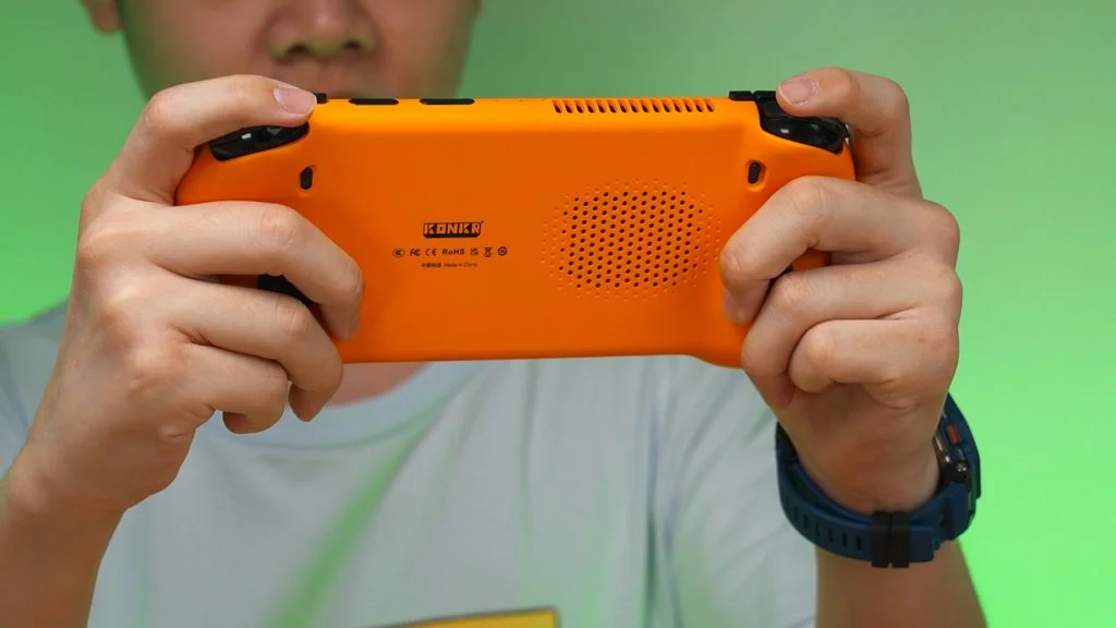 What is an Android handheld gaming device and what is it for? Feat. AYANEO KONKR Pocket FIT 11