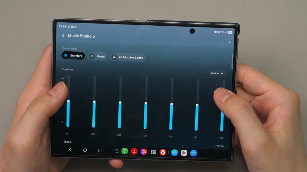 Samsung Music Studio 5 review - style meets sound 9