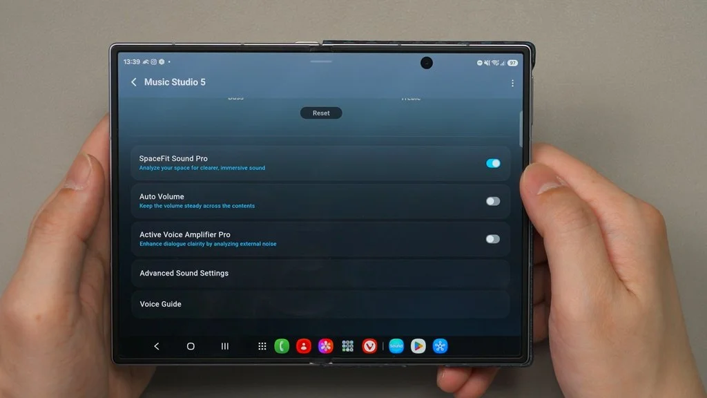 Samsung Music Studio 5 review - style meets sound 8