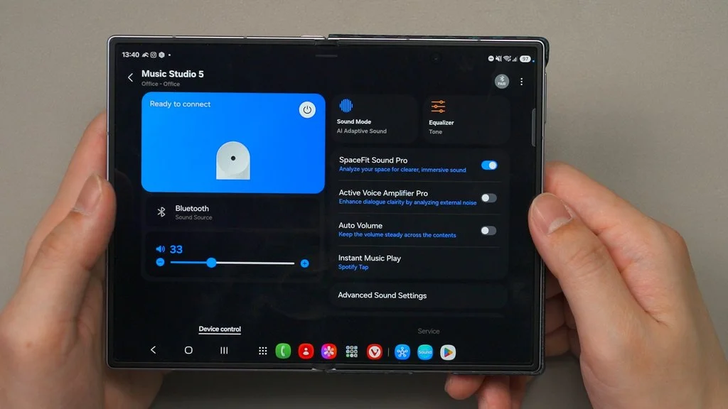 Samsung Music Studio 5 review - style meets sound 7