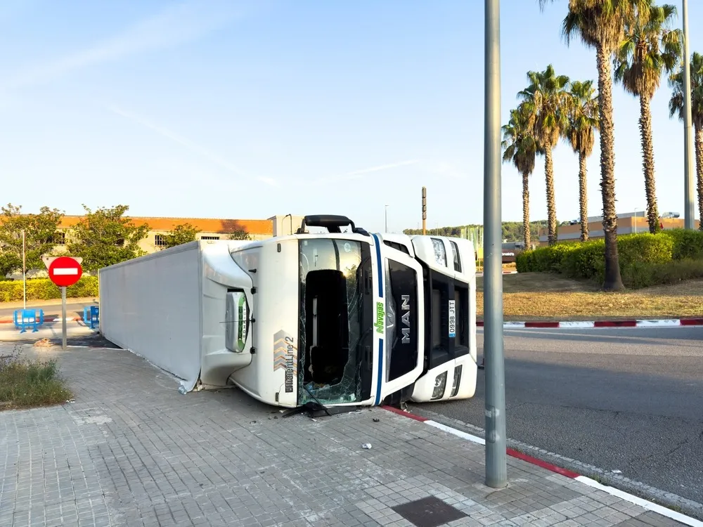 pexels-truck-accident
